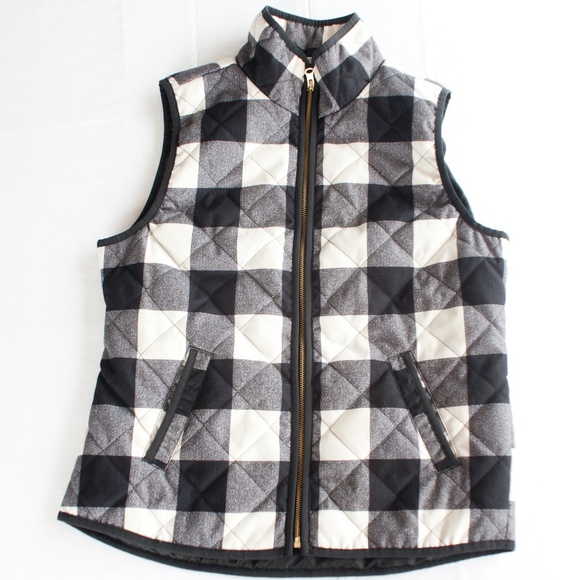Old Navy Jackets & Blazers - Old Navy Women's L Black & Gray Plaid Quilted Vest